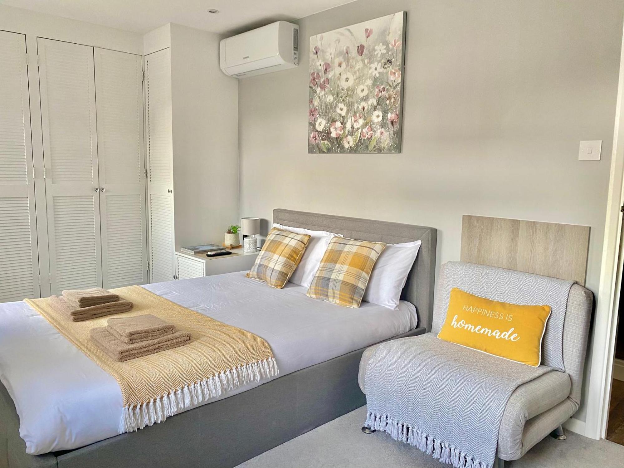 Hotel Cristina Modern Horley Esterno foto