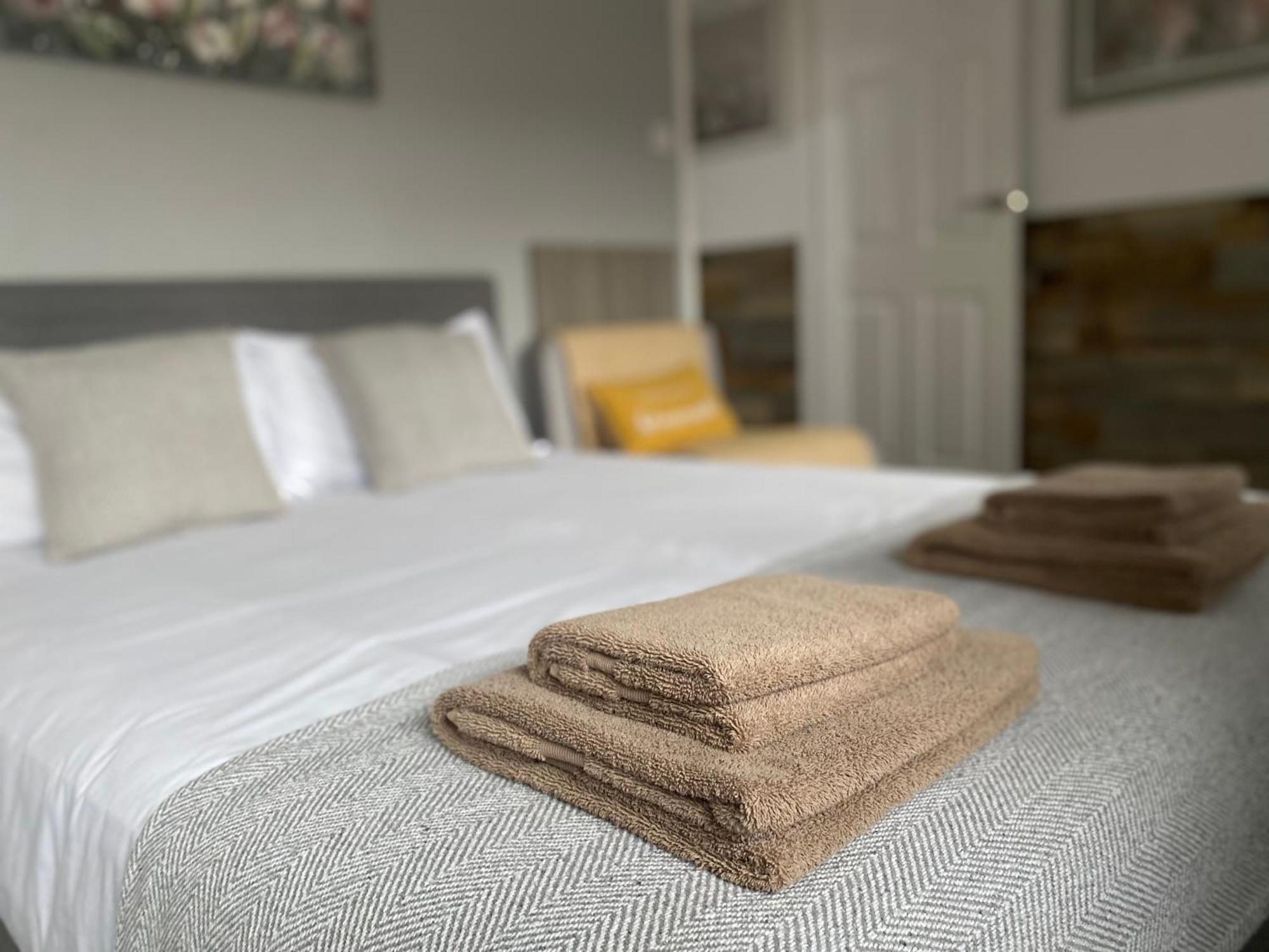 Hotel Cristina Modern Horley Esterno foto